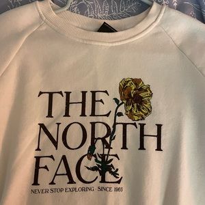 The North Face pullover 🌻